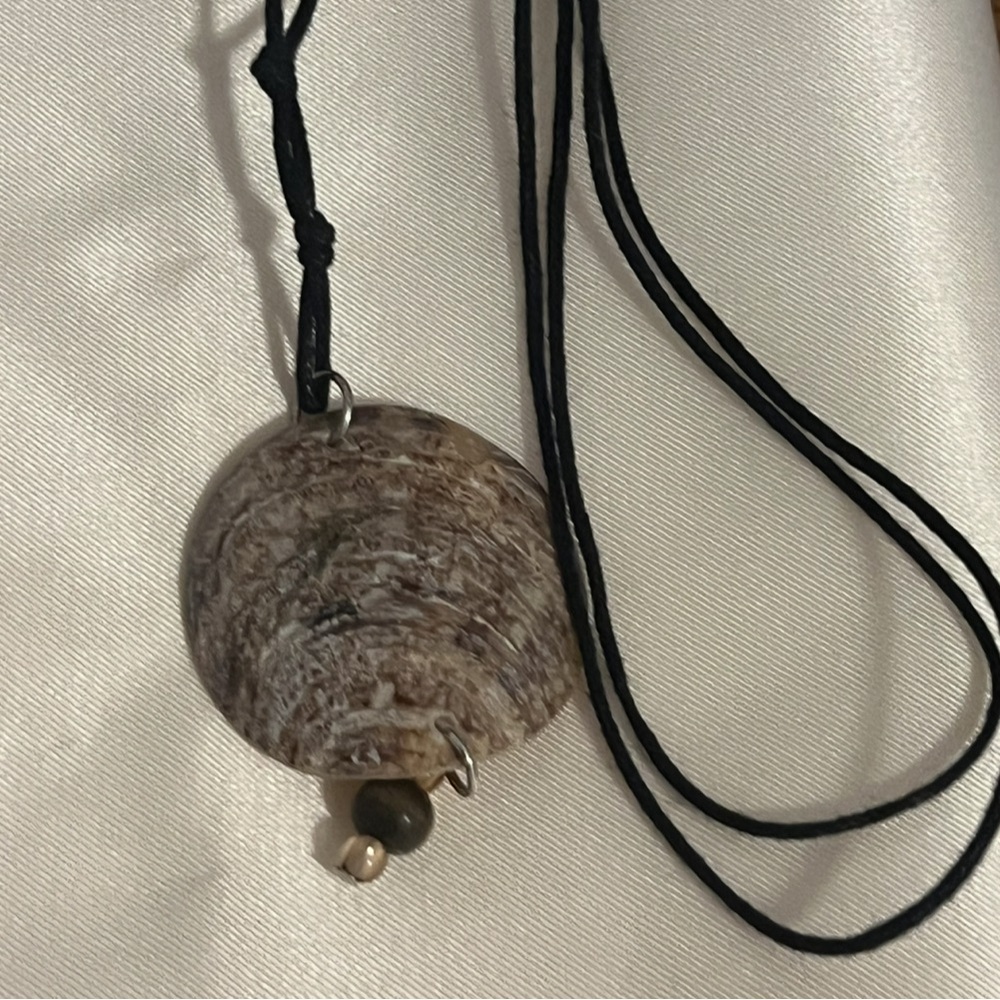 Adjustable shell necklace